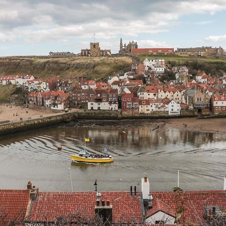 The Surfers Bolt Hole Apartment Whitby Exterior photo