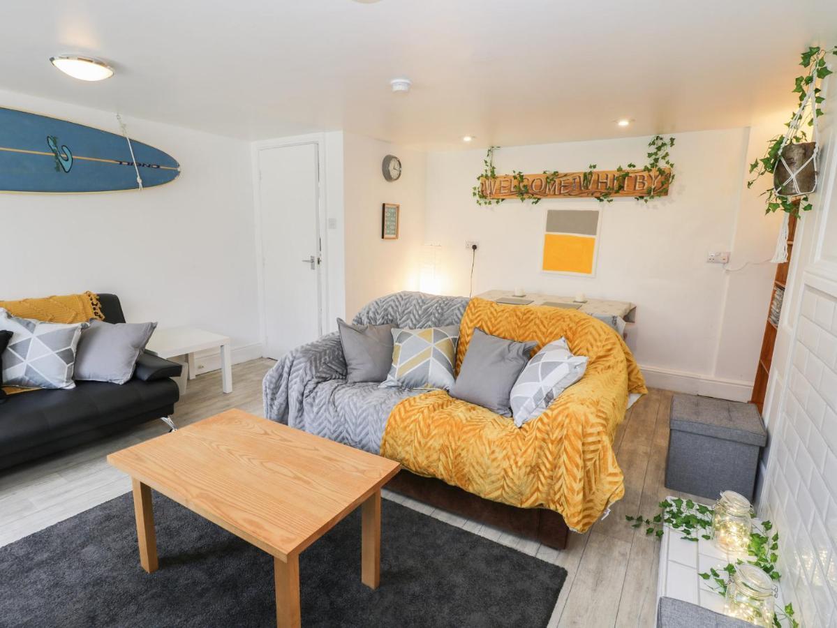 The Surfers Bolt Hole Apartment Whitby Exterior photo