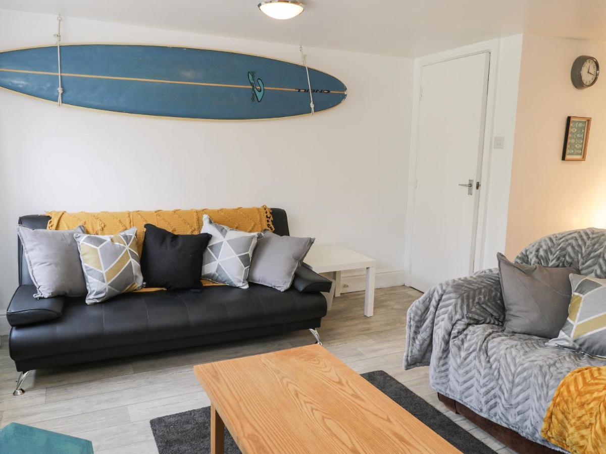 The Surfers Bolt Hole Apartment Whitby Exterior photo