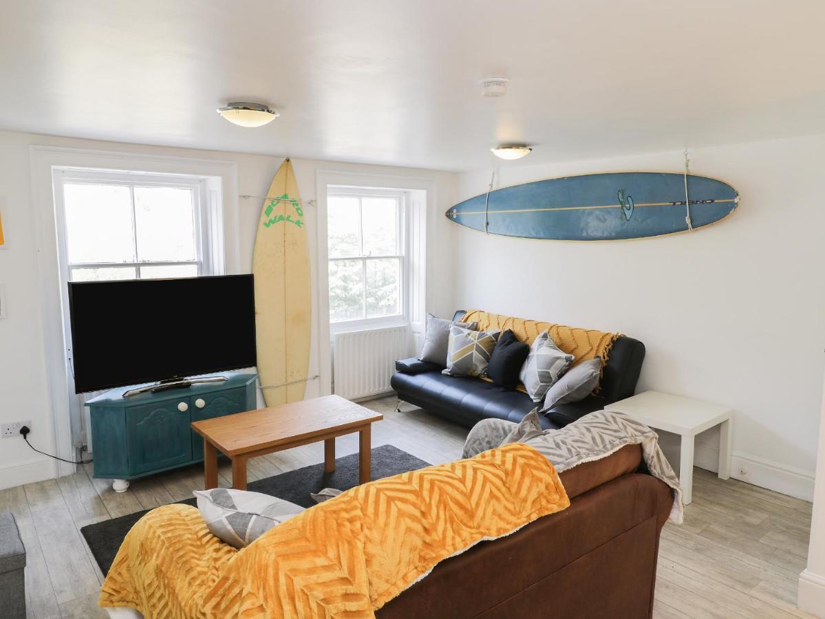The Surfers Bolt Hole Apartment Whitby Exterior photo