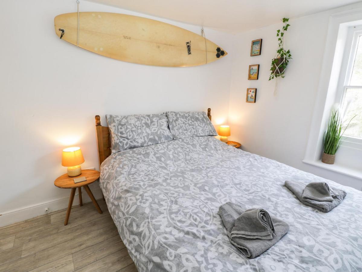 The Surfers Bolt Hole Apartment Whitby Exterior photo