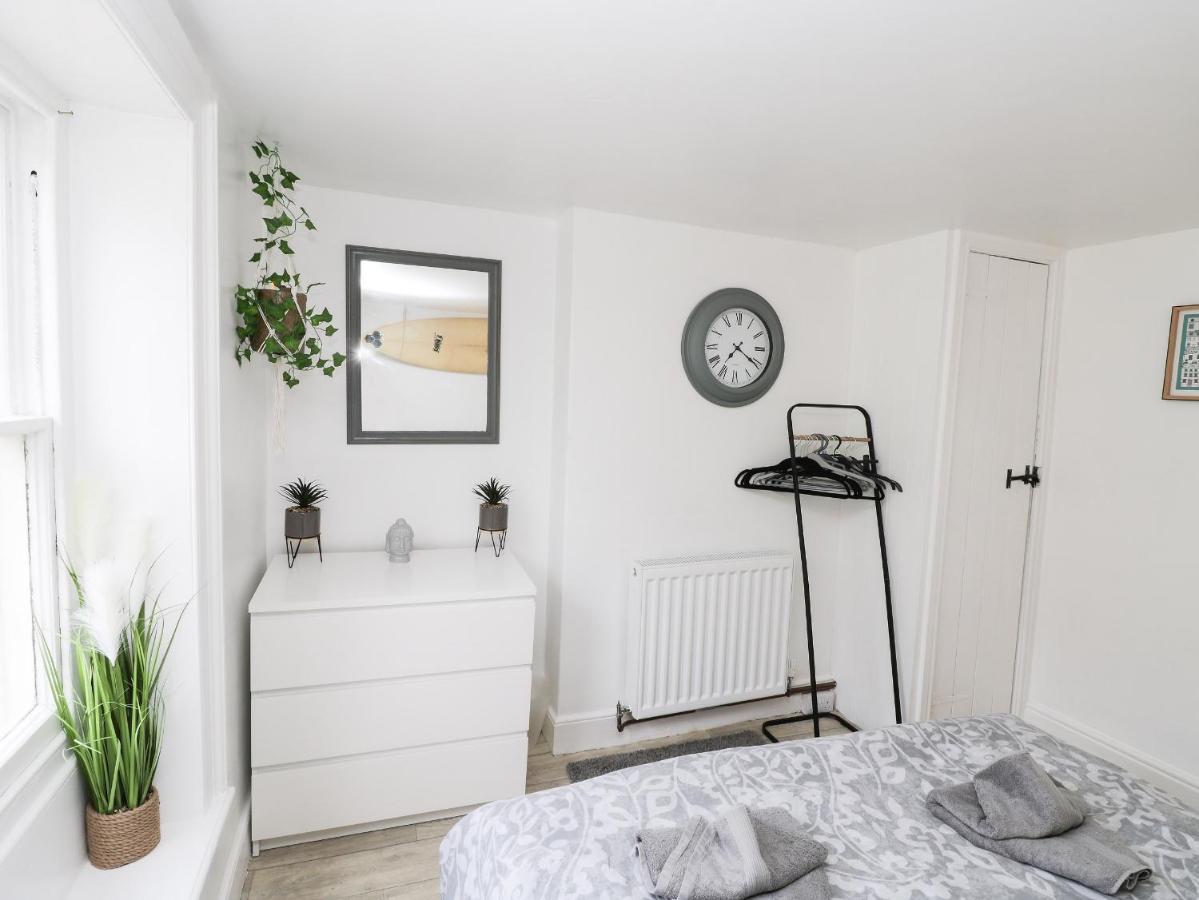 The Surfers Bolt Hole Apartment Whitby Exterior photo