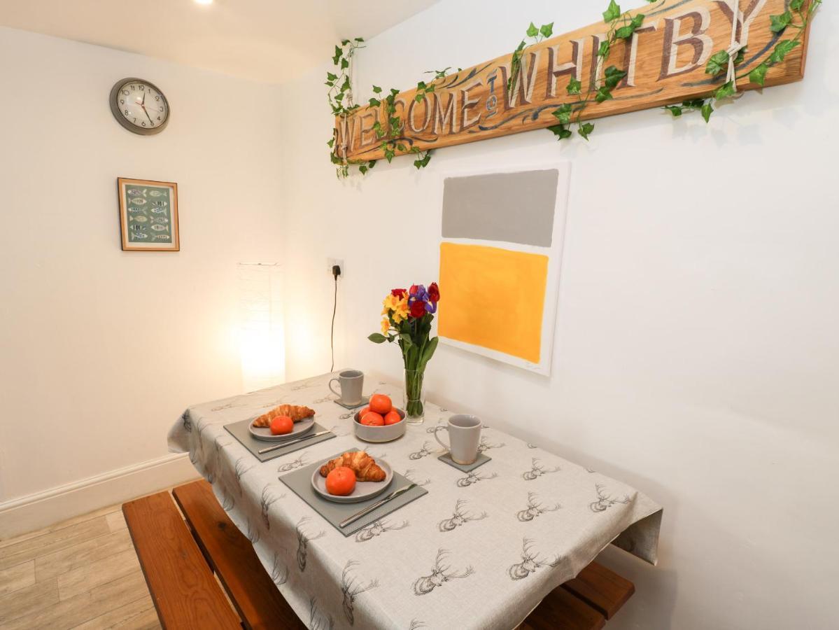 The Surfers Bolt Hole Apartment Whitby Exterior photo