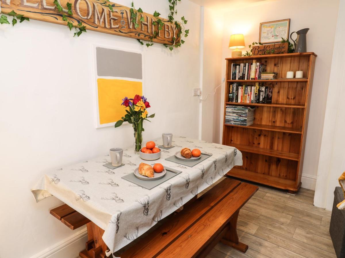The Surfers Bolt Hole Apartment Whitby Exterior photo