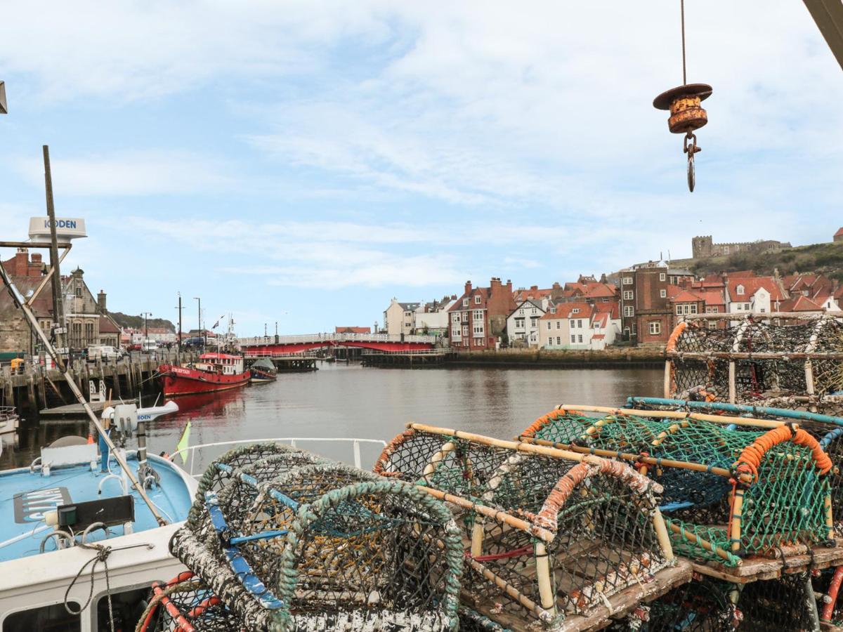 The Surfers Bolt Hole Apartment Whitby Exterior photo